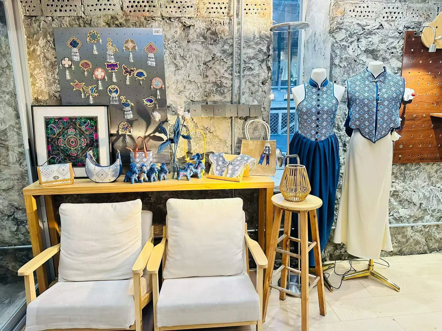 Binyang collection display — original supplier photograph