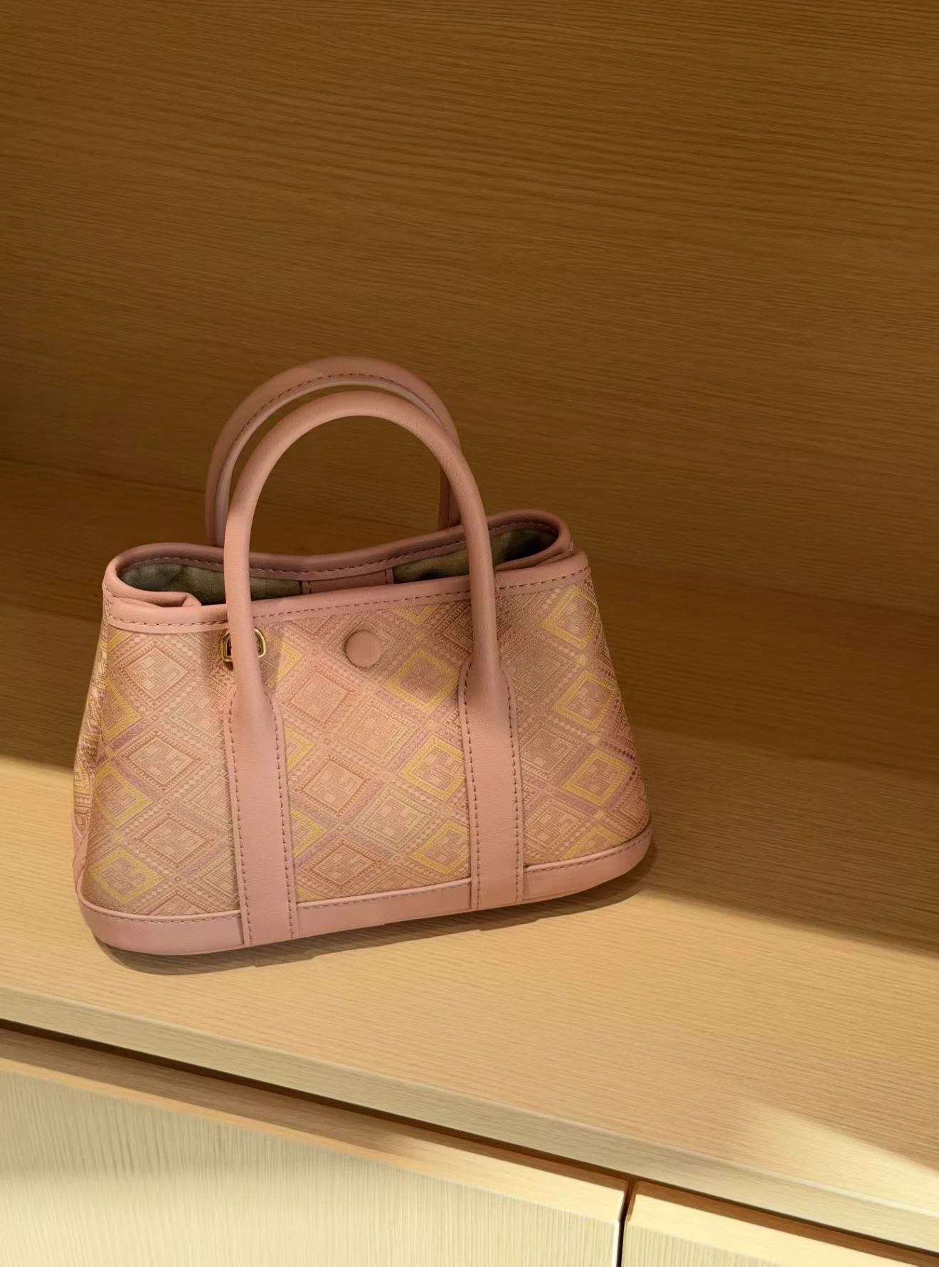 Petal Carryall — Supplier photograph