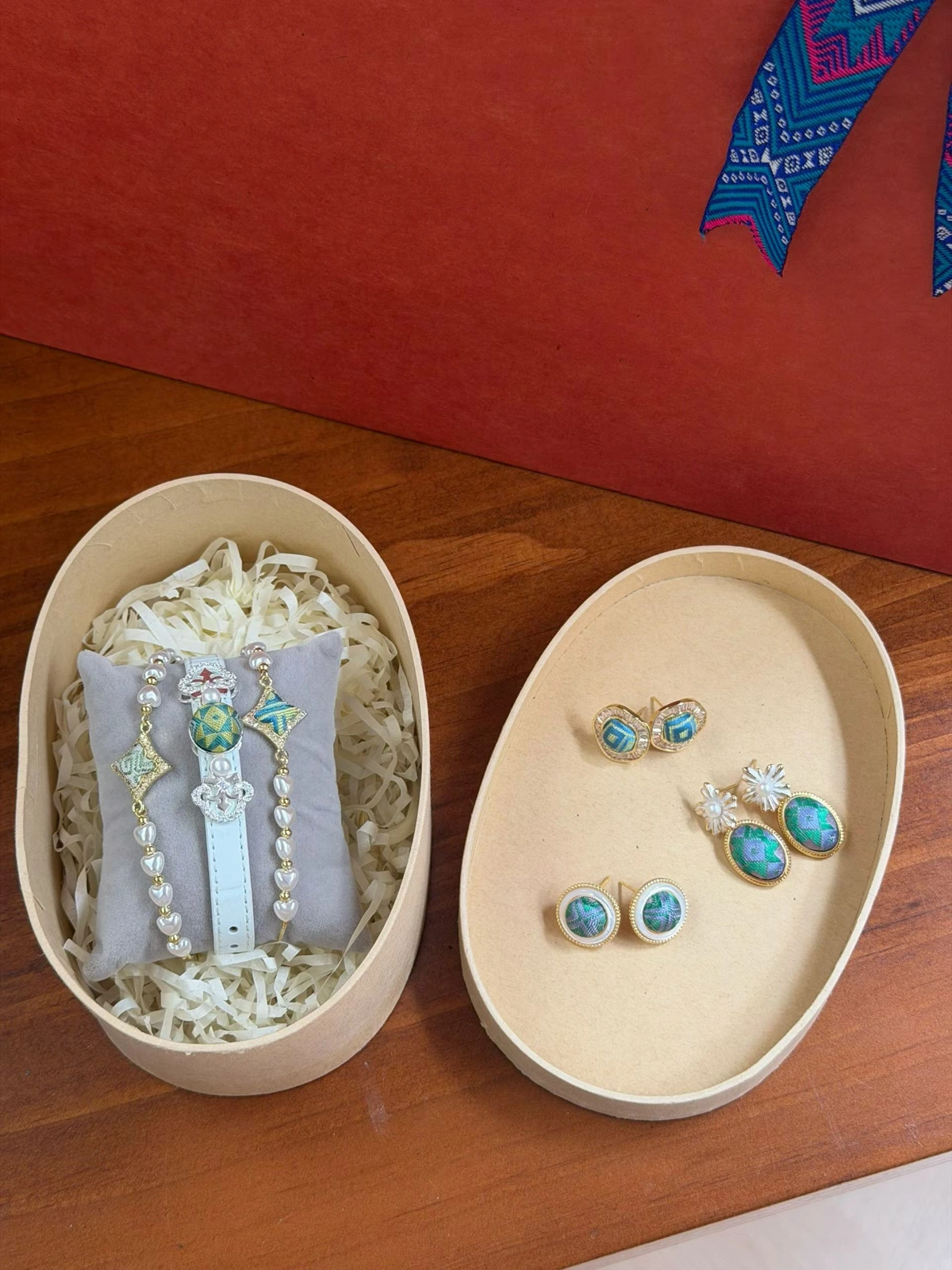 Jade-Tone Jewellery Gift Set — Supplier photograph