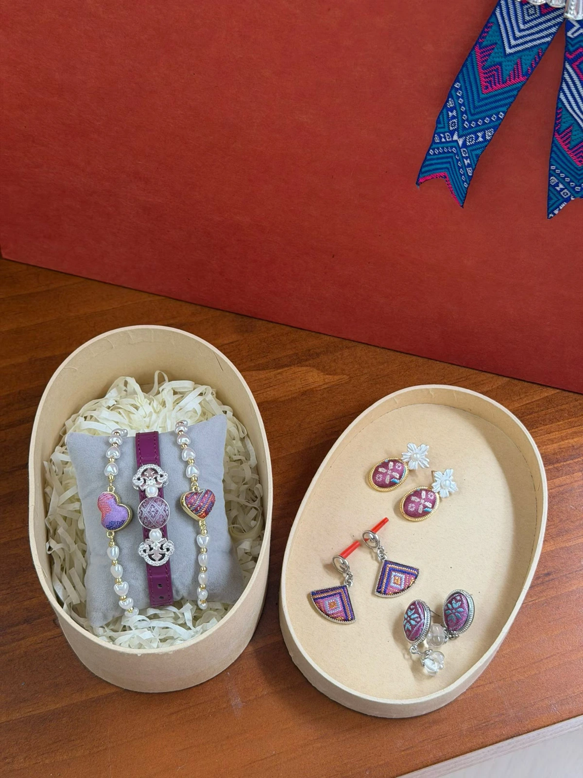 Jade-Tone Jewellery Gift Set — Supplier photograph